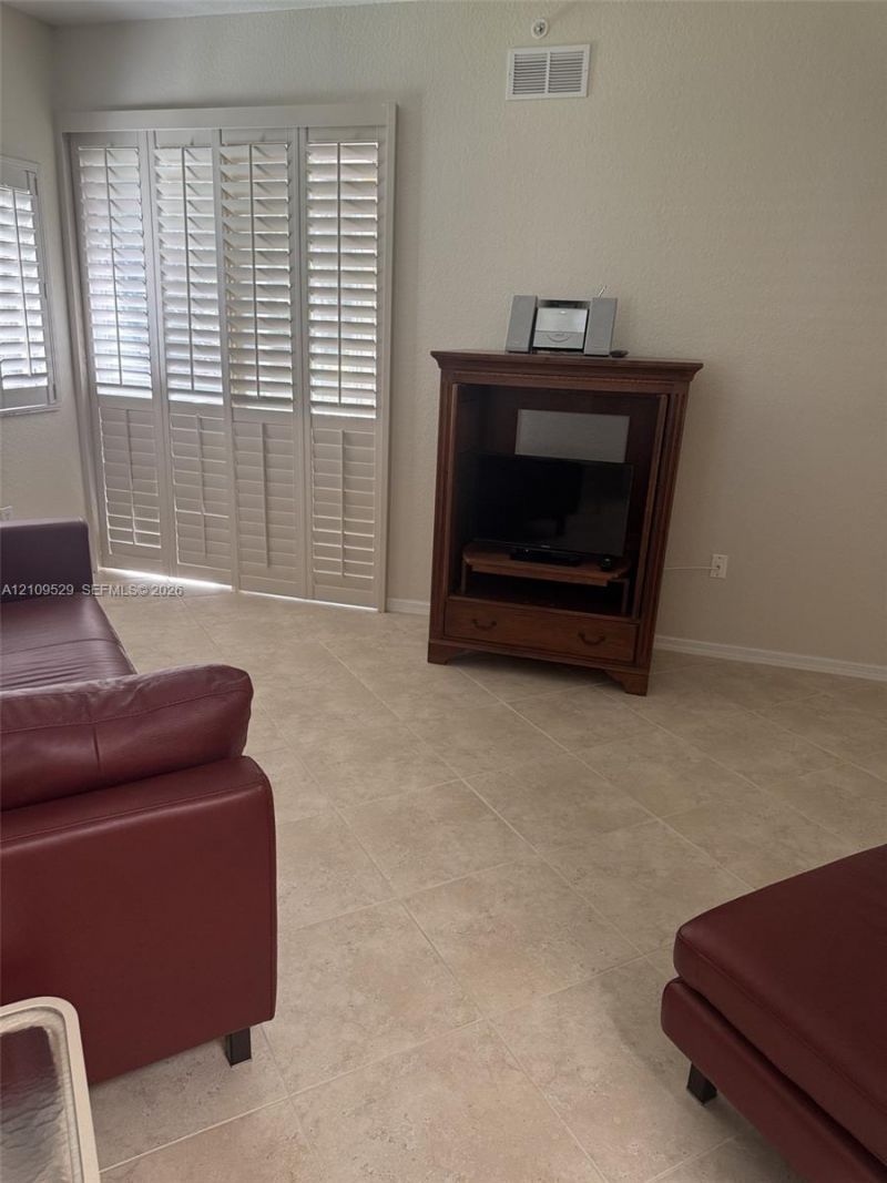 7775 Yardley Dr , Unit 108, Tamarac, FL 33321 Photo