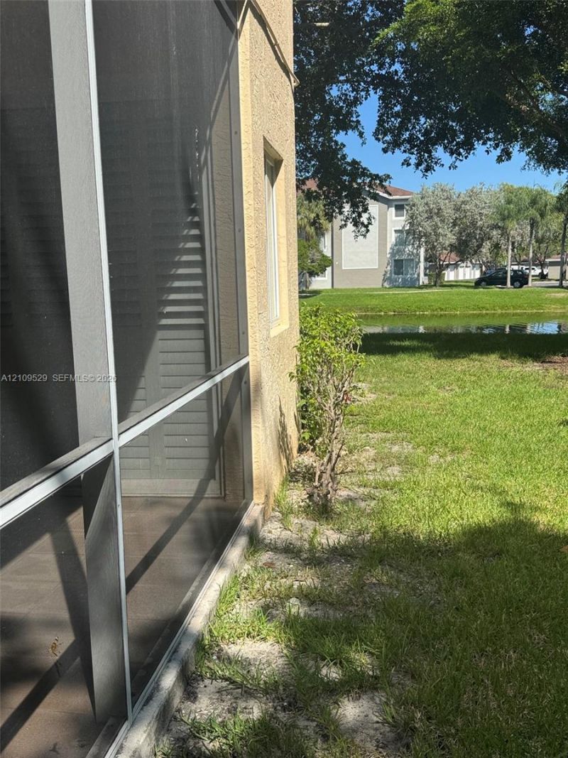 7775 Yardley Dr , Unit 108, Tamarac, FL 33321 Photo