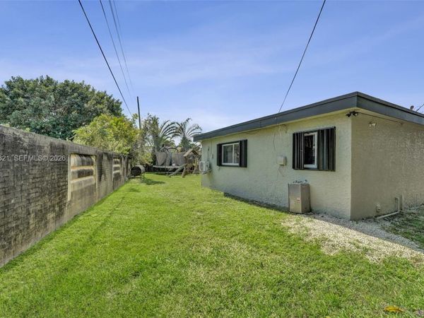 231 SW 64th Way , Pembroke Pines, FL 33023