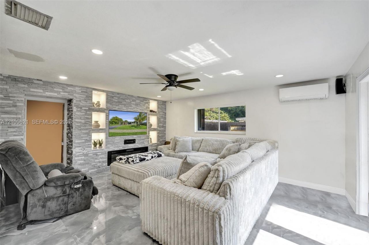 231 SW 64th Way , Pembroke Pines, FL 33023 Photo