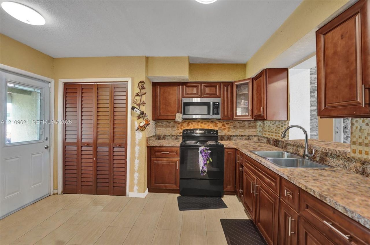 231 SW 64th Way , Pembroke Pines, FL 33023 Photo