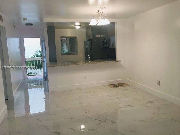 7815 camino real , Unit I202, Unincorporated Dade County, FL 33143