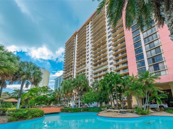 210 174th St, Unit 918, Sunny Isles Beach, FL 33160