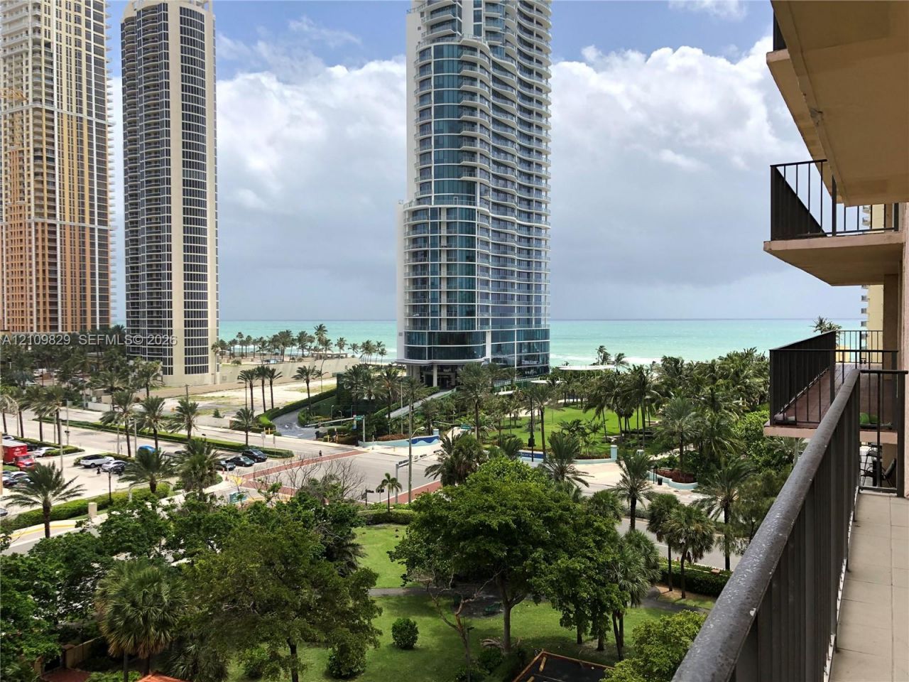 210 174th St, Unit 918, Sunny Isles Beach, FL 33160 Photo