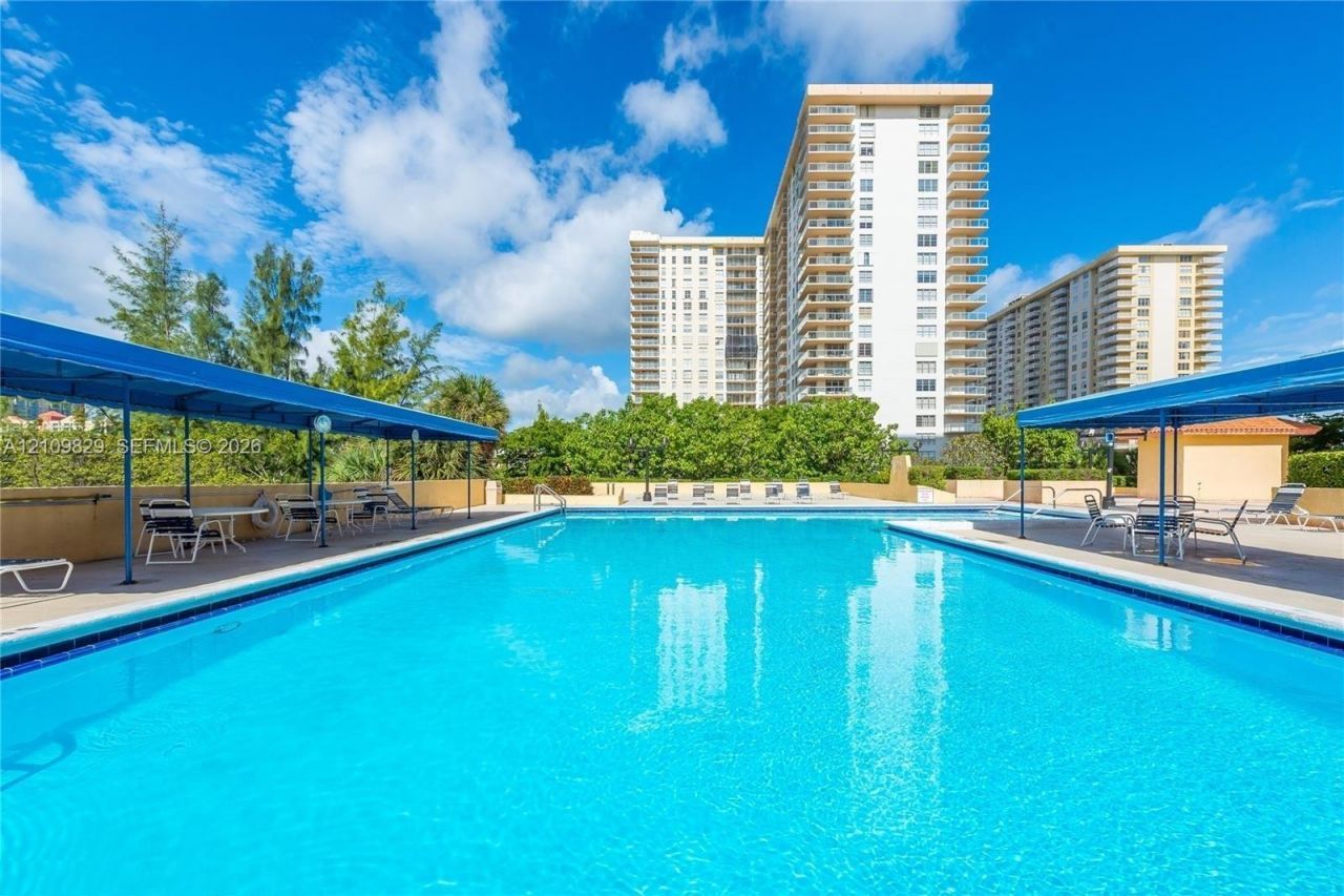 210 174th St, Unit 918, Sunny Isles Beach, FL 33160 Photo