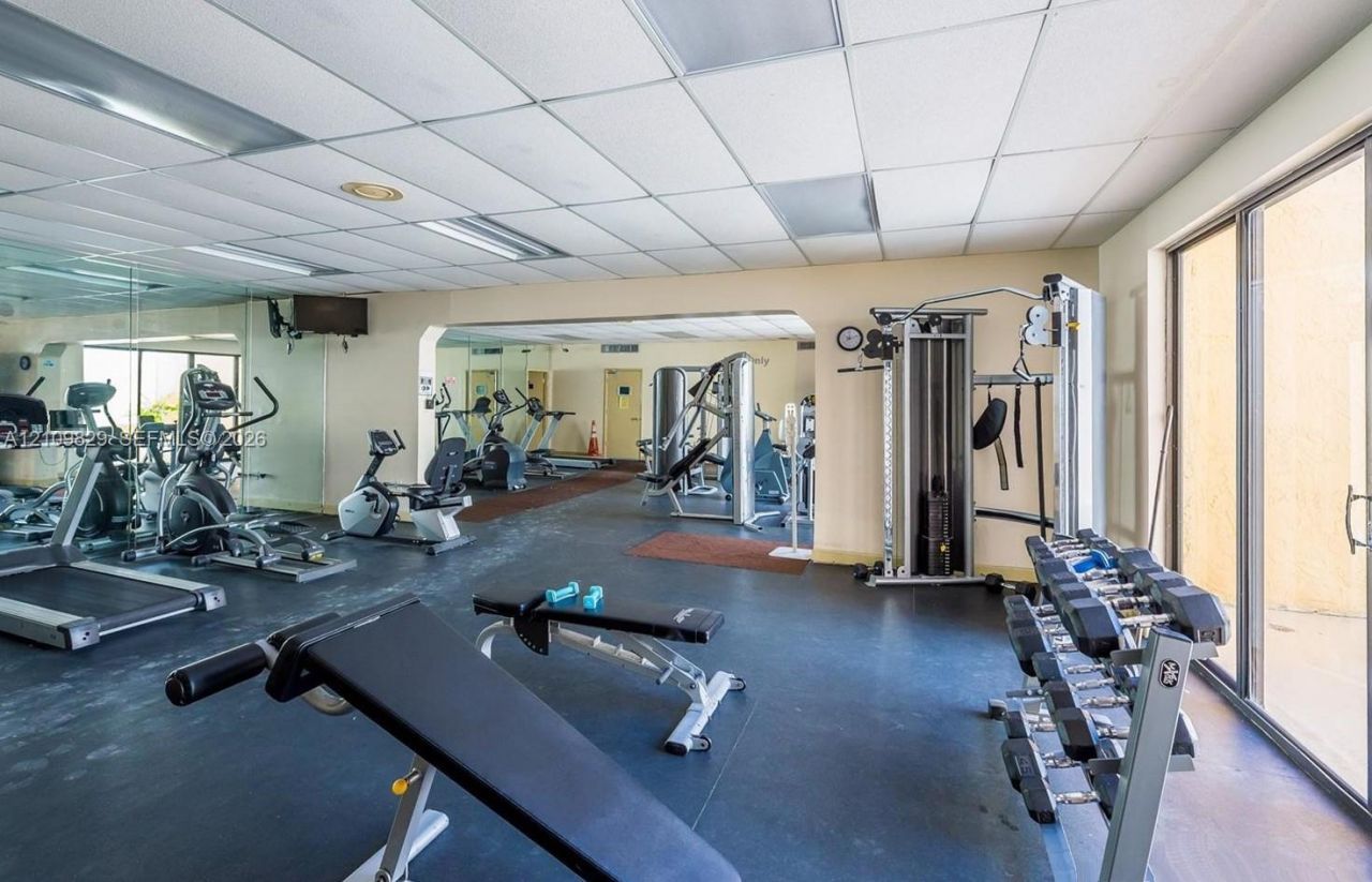 210 174th St, Unit 918, Sunny Isles Beach, FL 33160 Photo