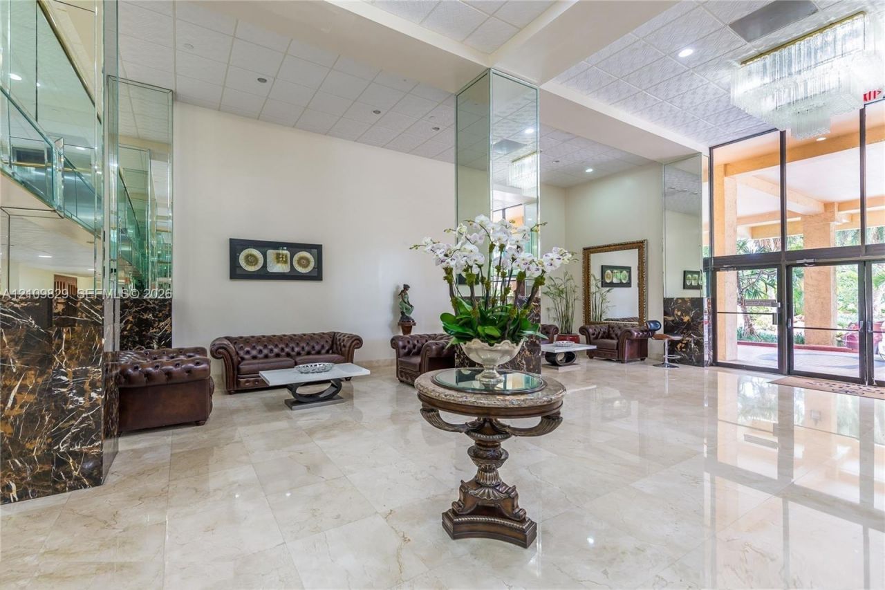 210 174th St, Unit 918, Sunny Isles Beach, FL 33160 Photo