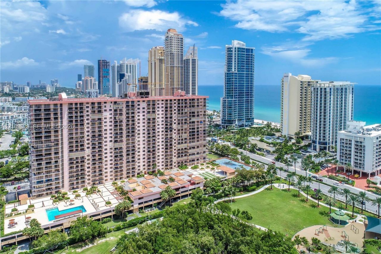 210 174th St, Unit 918, Sunny Isles Beach, FL 33160 Photo