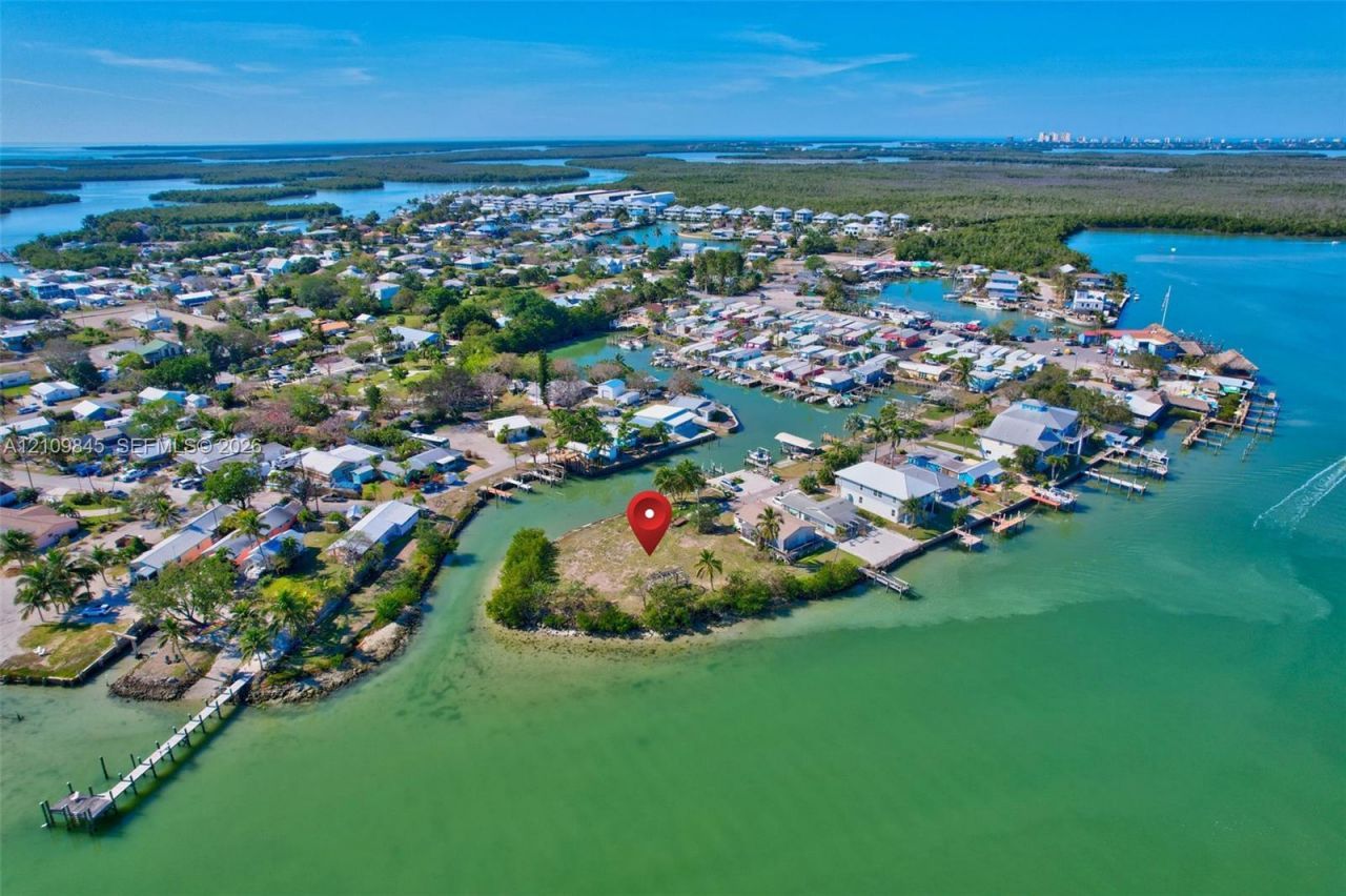 105 Bayshore Way , Goodland, FL 34140 Photo