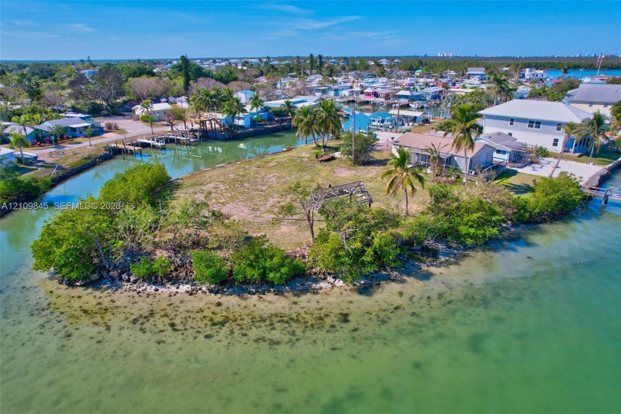 105 Bayshore Way , Goodland, FL 34140 Photo