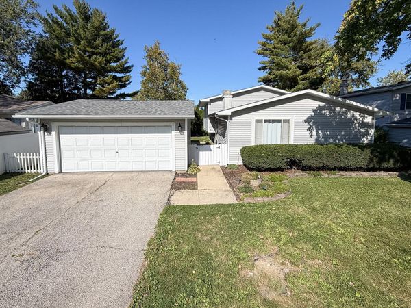 2318 Aspen Drive , Champaign, IL 61821