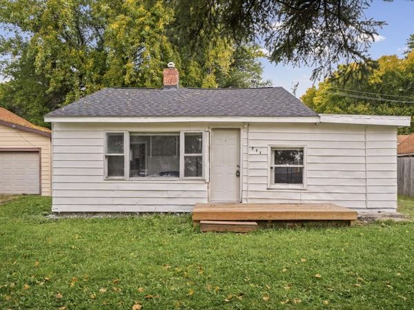 711 W Howard Street , Pontiac, IL 61764