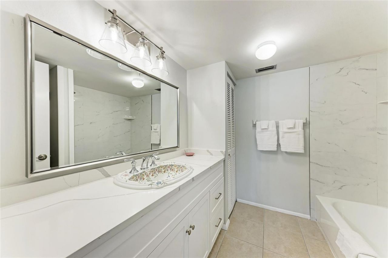 9226 Midnight Pass Road, Unit 1A, Sarasota, FL 34242 Photo