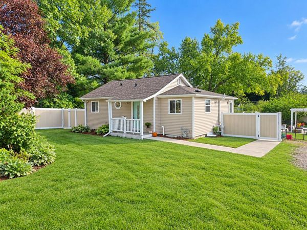 125 Sunnyside Ct, Delavan, WI 53191