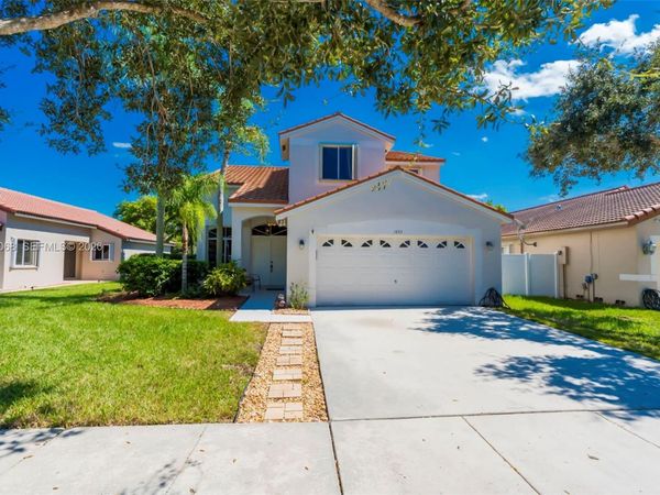 1993 NW 178th Way , Pembroke Pines, FL 33029