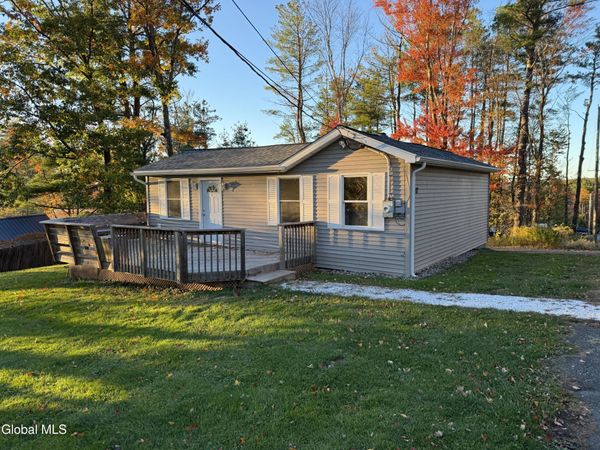 17 Knobhill Road, Averill Park, NY 12018