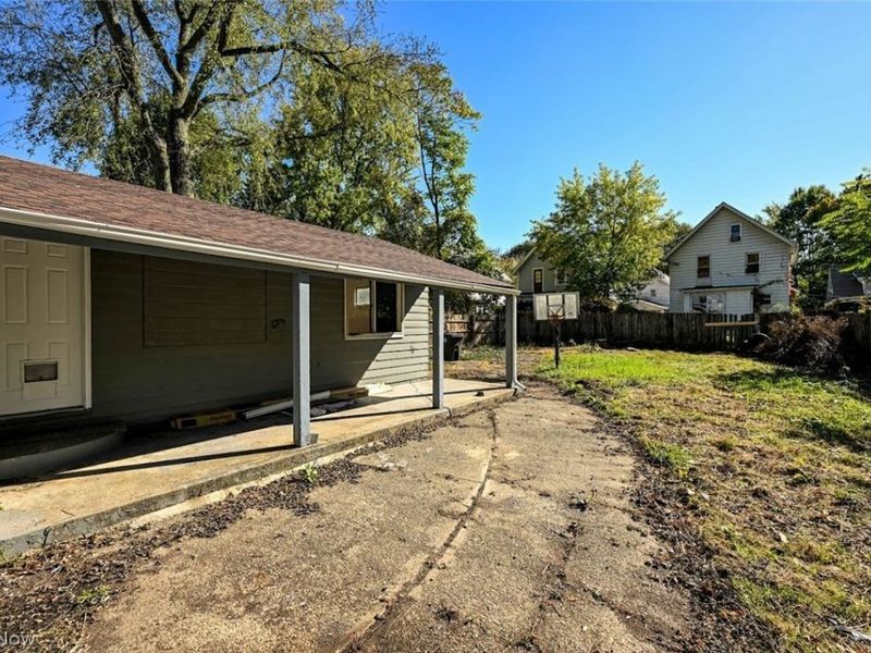 260 E York Street, Akron, OH 44310 Photo 9
