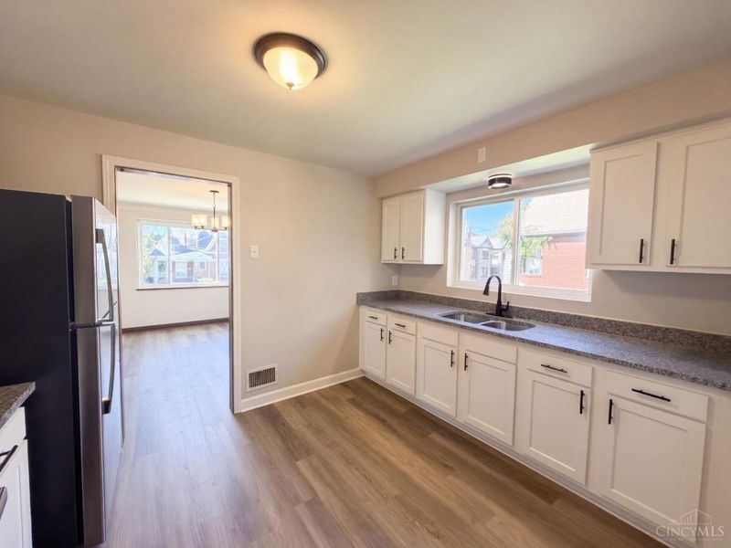 966 Oakland Avenue, Cincinnati, OH 45205 Photo 6