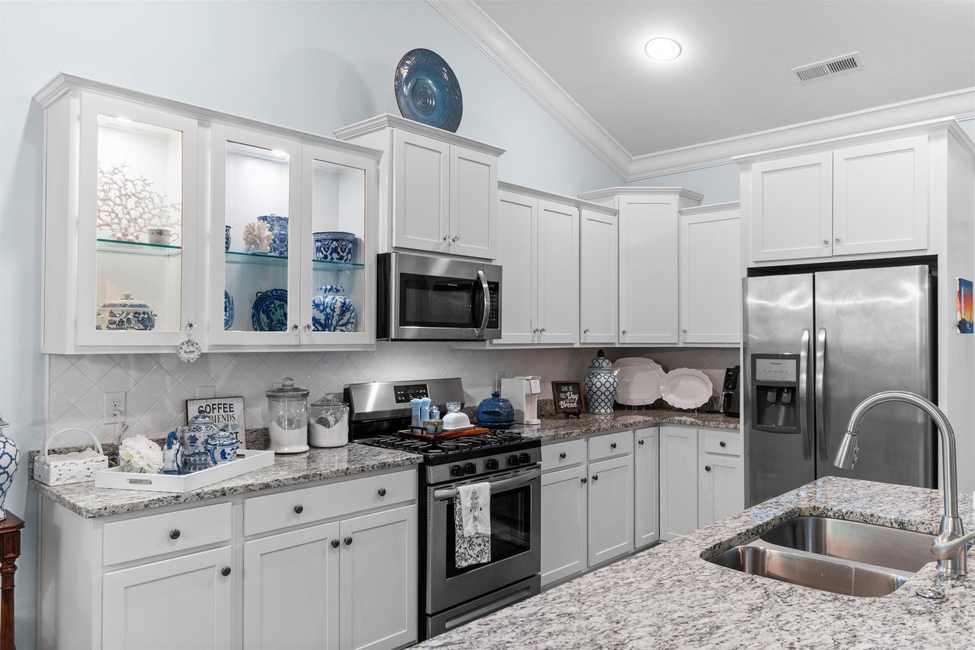 527 Charlton Blvd. Photo 9