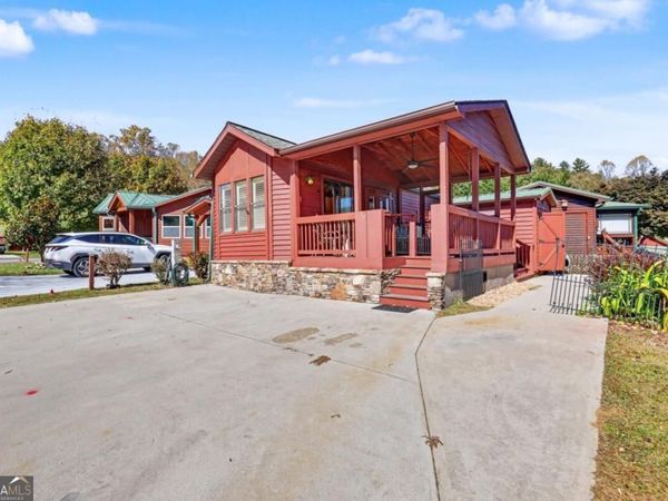 83 Falls View Drive, Dillard, GA 30537