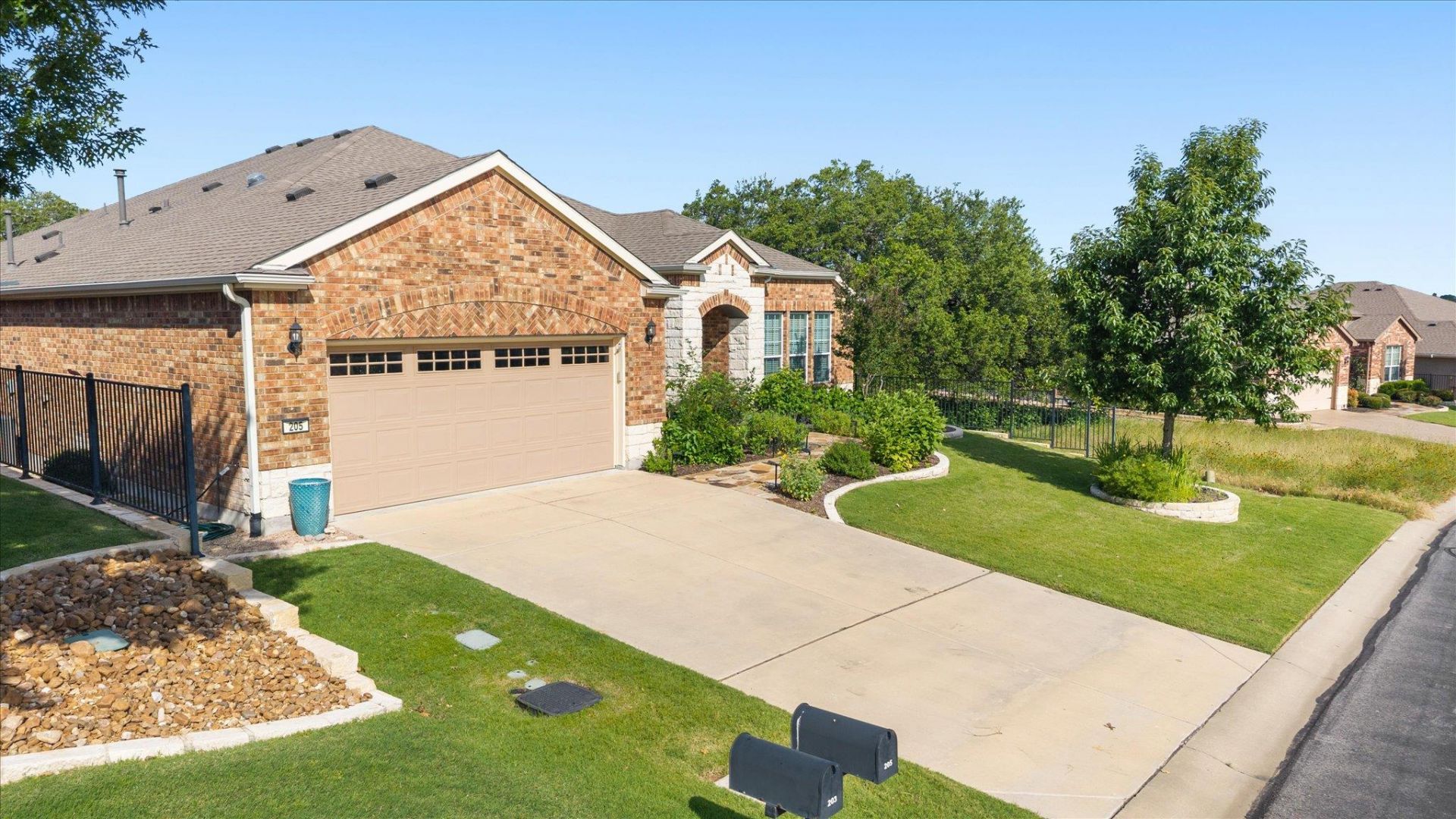 205 Old Blue Mountain Ln, Georgetown, TX 78633 Main Photo