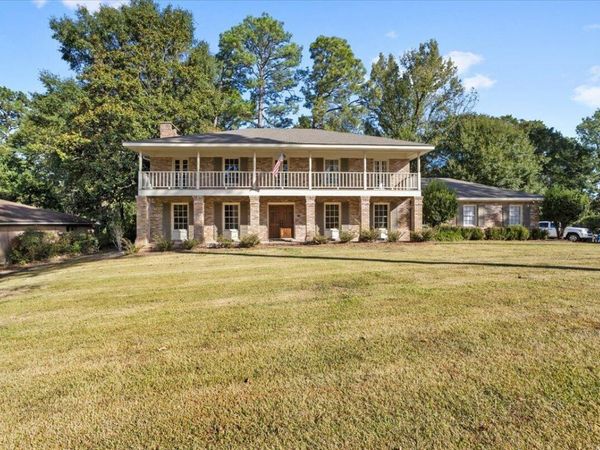 7 Canterbury Dr., Hattiesburg, MS 39402