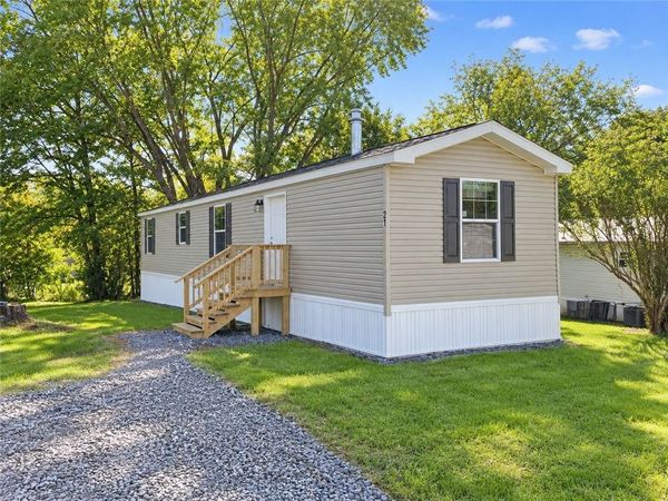 21 Karen Drive, Farmington, NY 14425