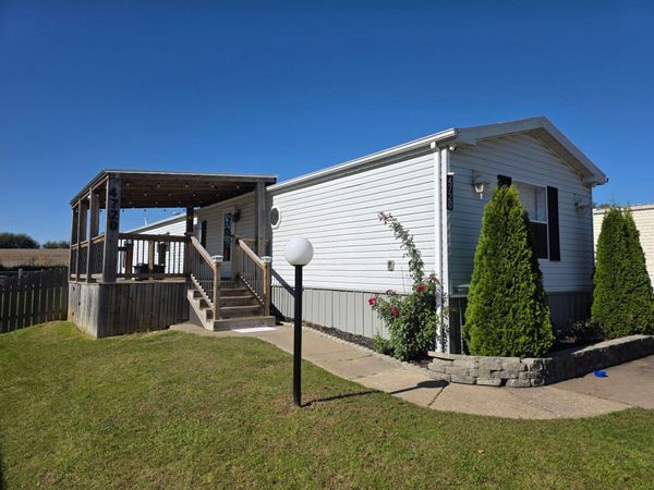 4720 WOODDALE, Davenport, IA 52806