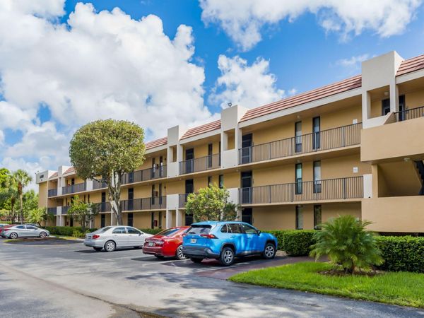 6427 CORAL LAKE Drive, Unit 303, Margate, FL 33063