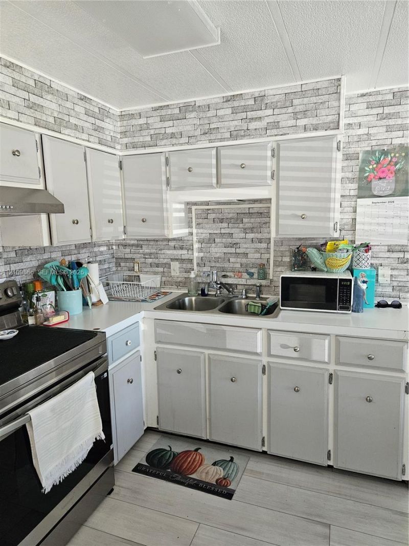 8 La Mesa , Port Saint Lucie, FL 34952 Photo