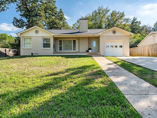 1018 Woodland Dr , Palestine, TX 75801