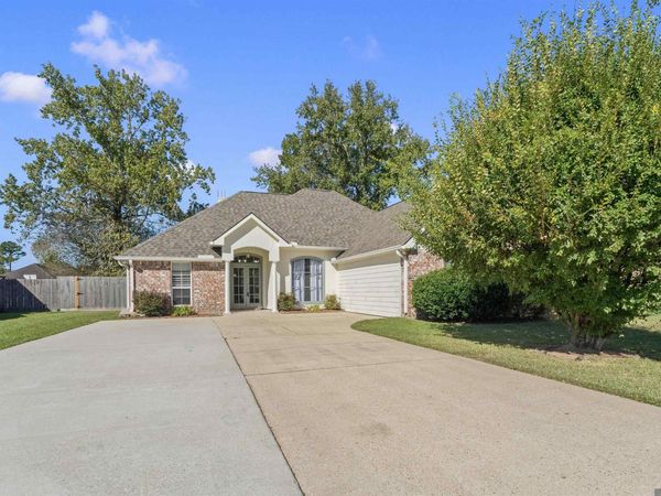 17343 Les Chenier St, Prairieville, LA 70769