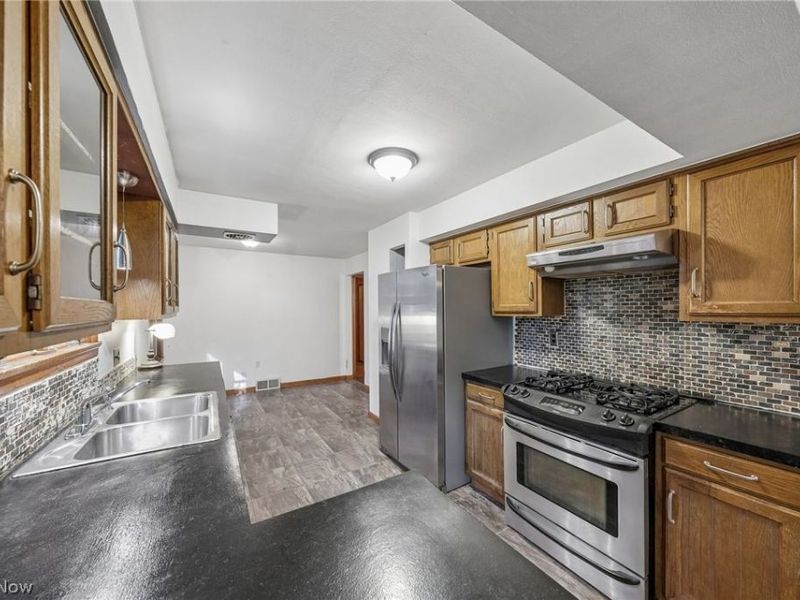 1409 W 40th Street, Lorain, OH 44053 Photo 12
