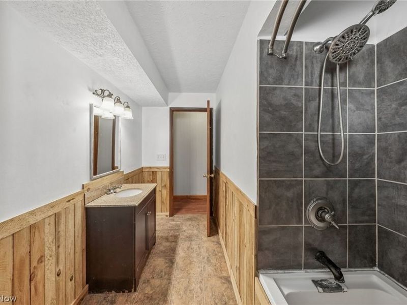 1409 W 40th Street, Lorain, OH 44053 Photo 17