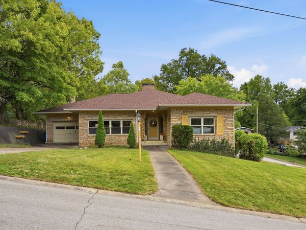 517 W Hickory Street, Neosho, MO 64850