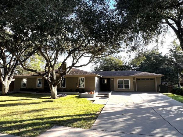 310 Buckeye TRL, La Grange, TX 78945