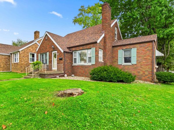 300 E FORREST HILL Avenue, Peoria, IL 61603