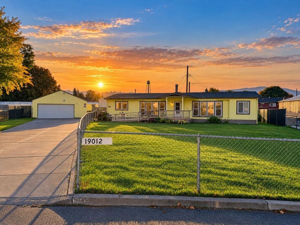 19012 E Bloom Cir, Greenacres, WA 99016