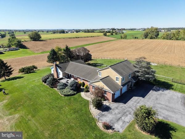 2645 STUMPTOWN ROAD, BIRD IN HAND, PA 17505
