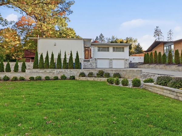 2866 Provincial Drive, Ann Arbor, MI 48104