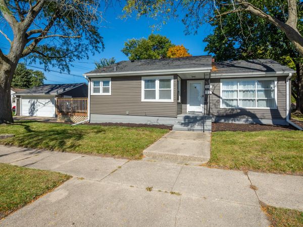 4706 65th St, Kenosha, WI 53142