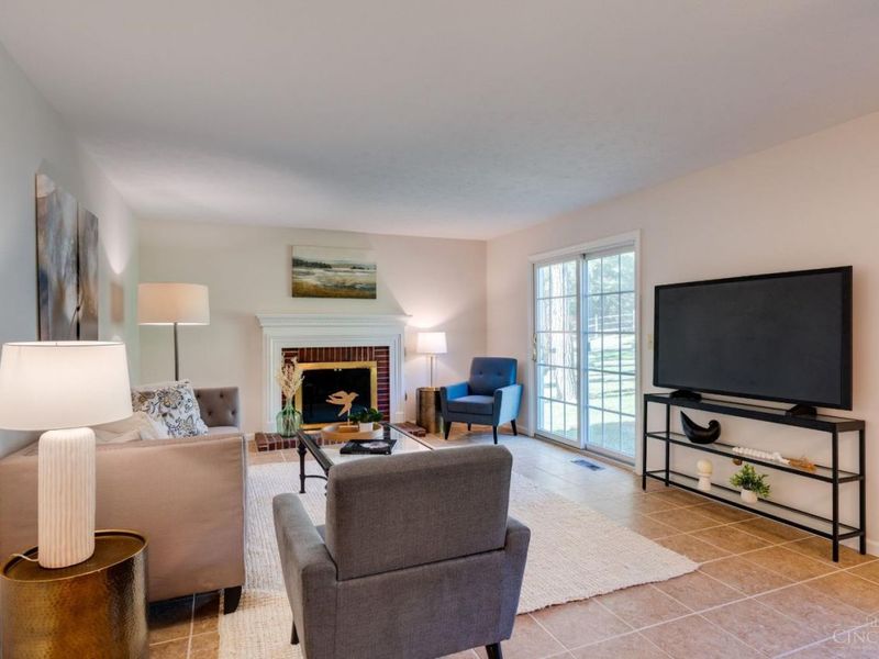 10040 Fox Chase Drive, Loveland, OH 45140 Photo 10
