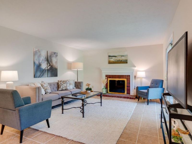 10040 Fox Chase Drive, Loveland, OH 45140 Photo 2
