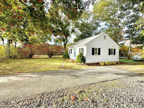19 Tevyaw Road , Hyannis, MA 02601