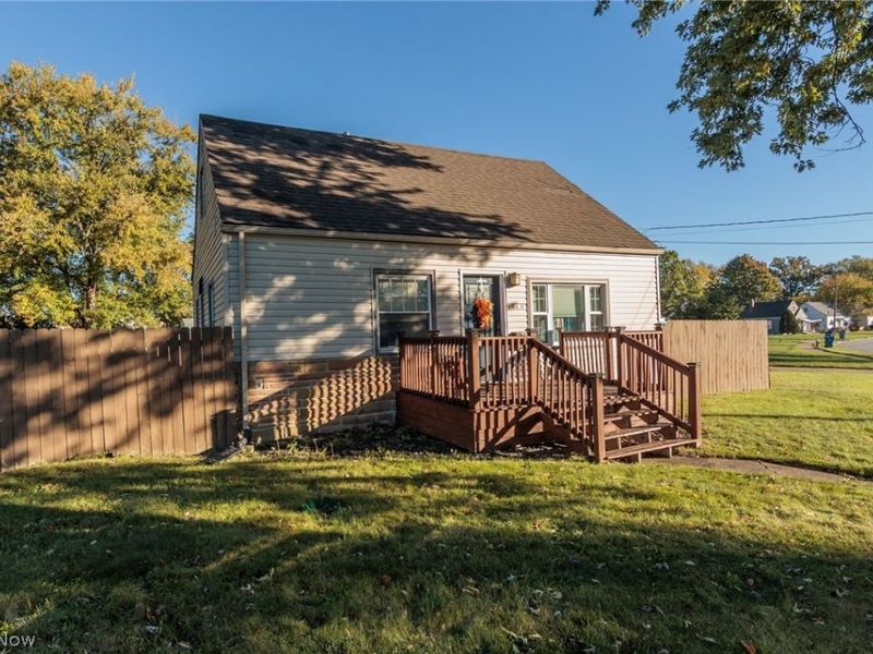 2449 E 38th Street, Lorain, OH 44055 Photo 2