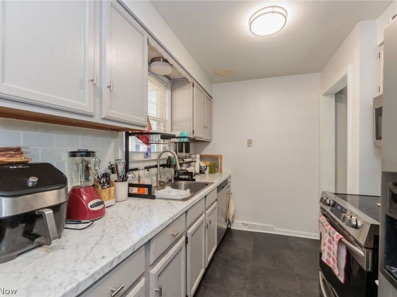 2449 E 38th Street, Lorain, OH 44055 Photo 6