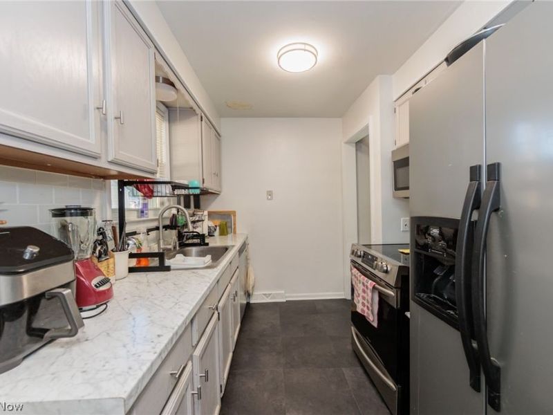 2449 E 38th Street, Lorain, OH 44055 Photo 7