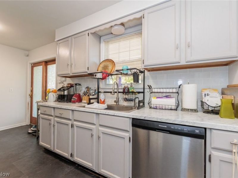 2449 E 38th Street, Lorain, OH 44055 Photo 9