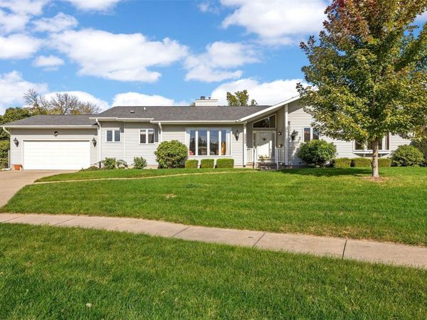 2255 Windsor Court , Marion, IA 52302