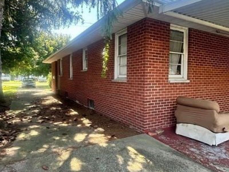 1514 Putnam Howe Drive, Belpre, OH 45714 Photo 3